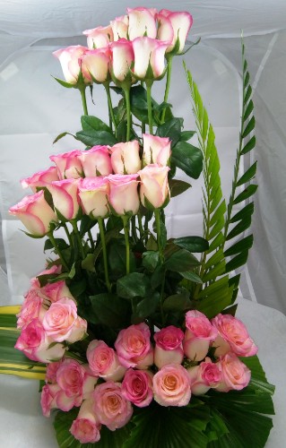 30 pink flower basket by mobile flower pune florist in pune cake maker in pune